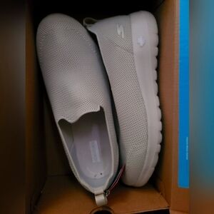 Skechers GOwalk Joy Slip-On Sneaker - Women's - Taupe